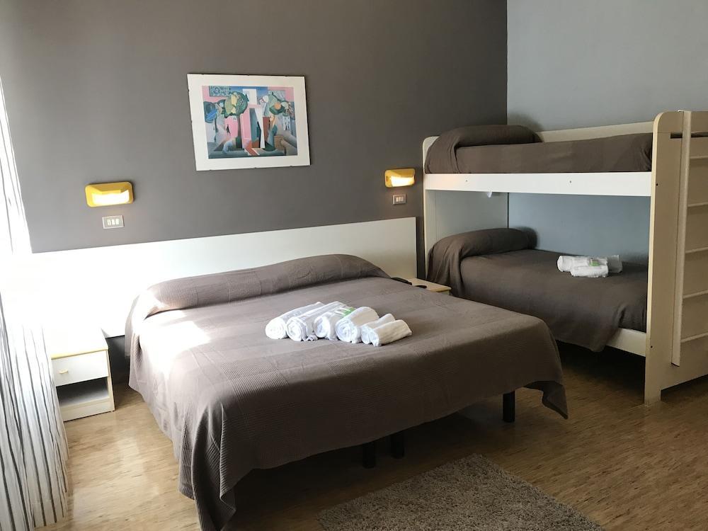 מילאנו מריטימה Hotel Augustus מראה חיצוני תמונה