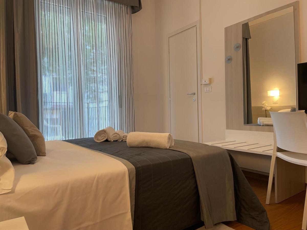 מילאנו מריטימה Hotel Augustus מראה חיצוני תמונה