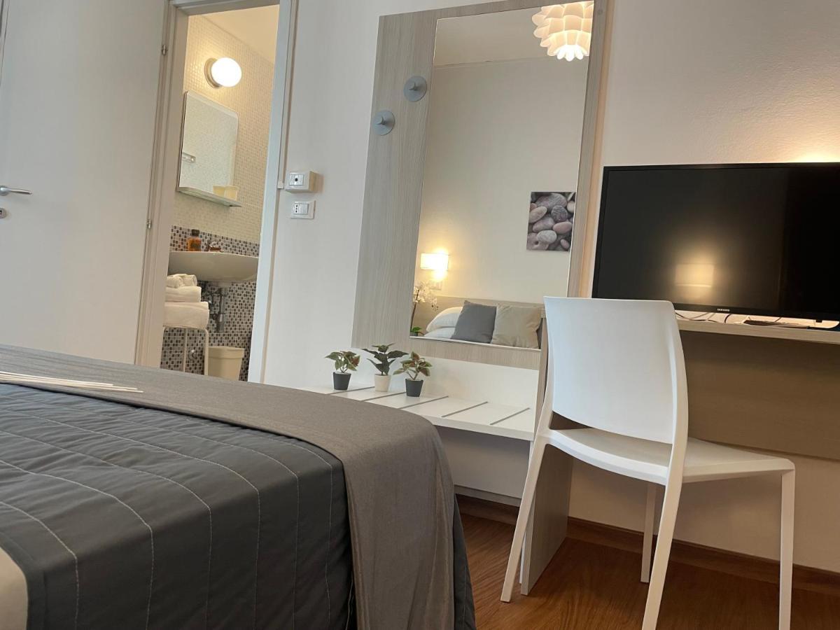מילאנו מריטימה Hotel Augustus מראה חיצוני תמונה