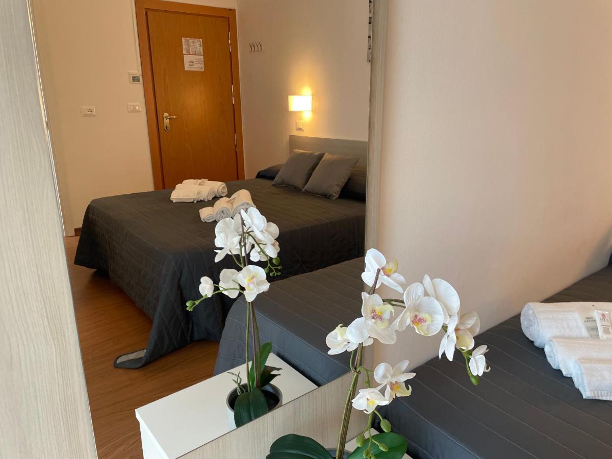 מילאנו מריטימה Hotel Augustus מראה חיצוני תמונה