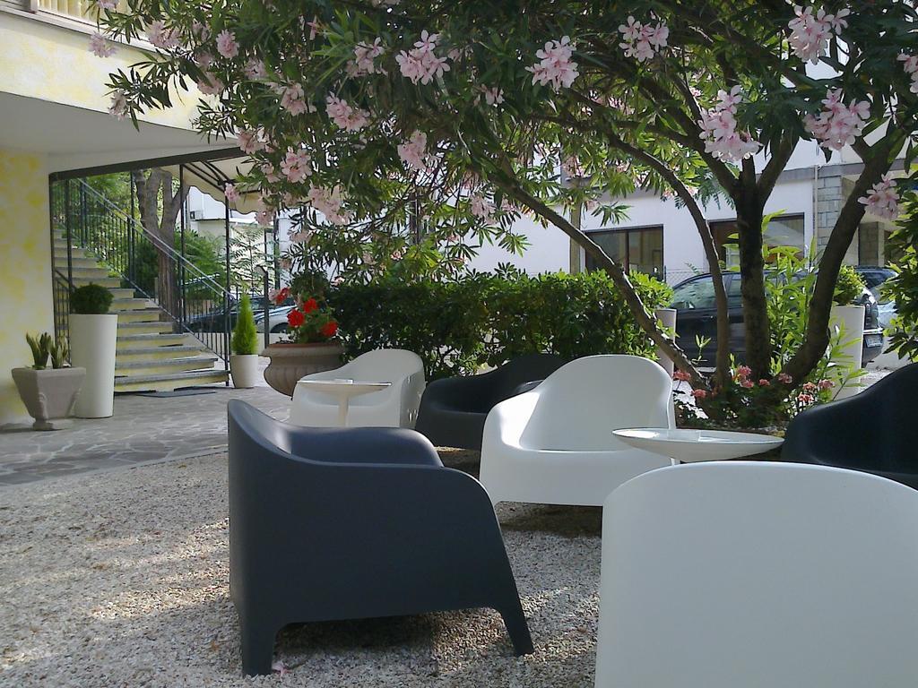 מילאנו מריטימה Hotel Augustus מראה חיצוני תמונה