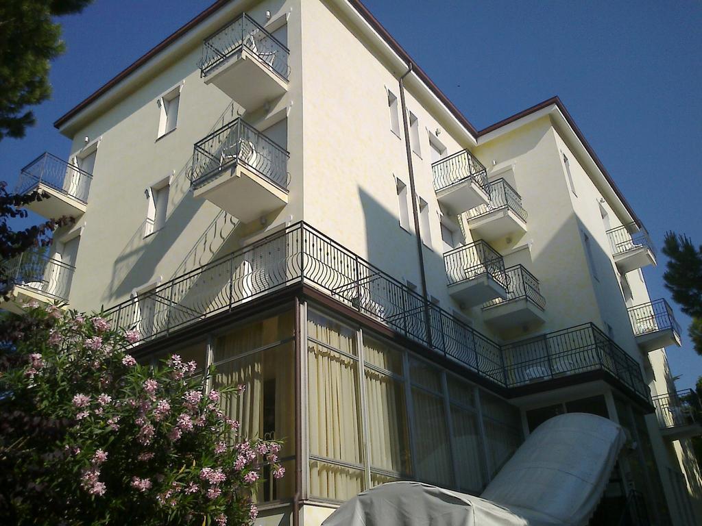 מילאנו מריטימה Hotel Augustus מראה חיצוני תמונה